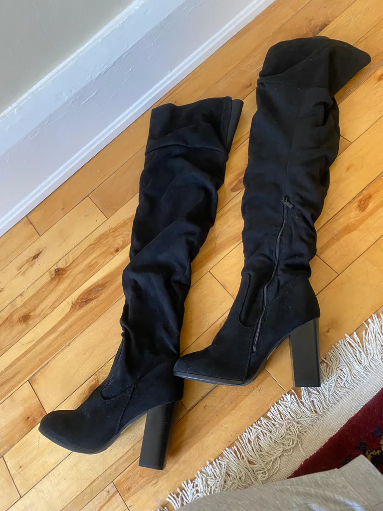 Size 9 over the knee boot photo 1
