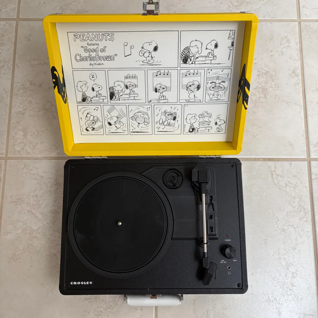 Crosley peanuts snoopy portable record lp vinyl music player  photo 1