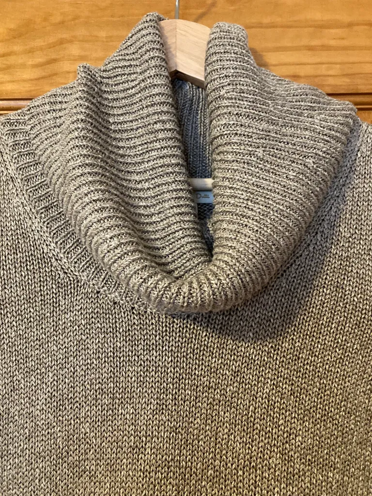 Massimo Dutti Sleeveless Sweater  photo 1