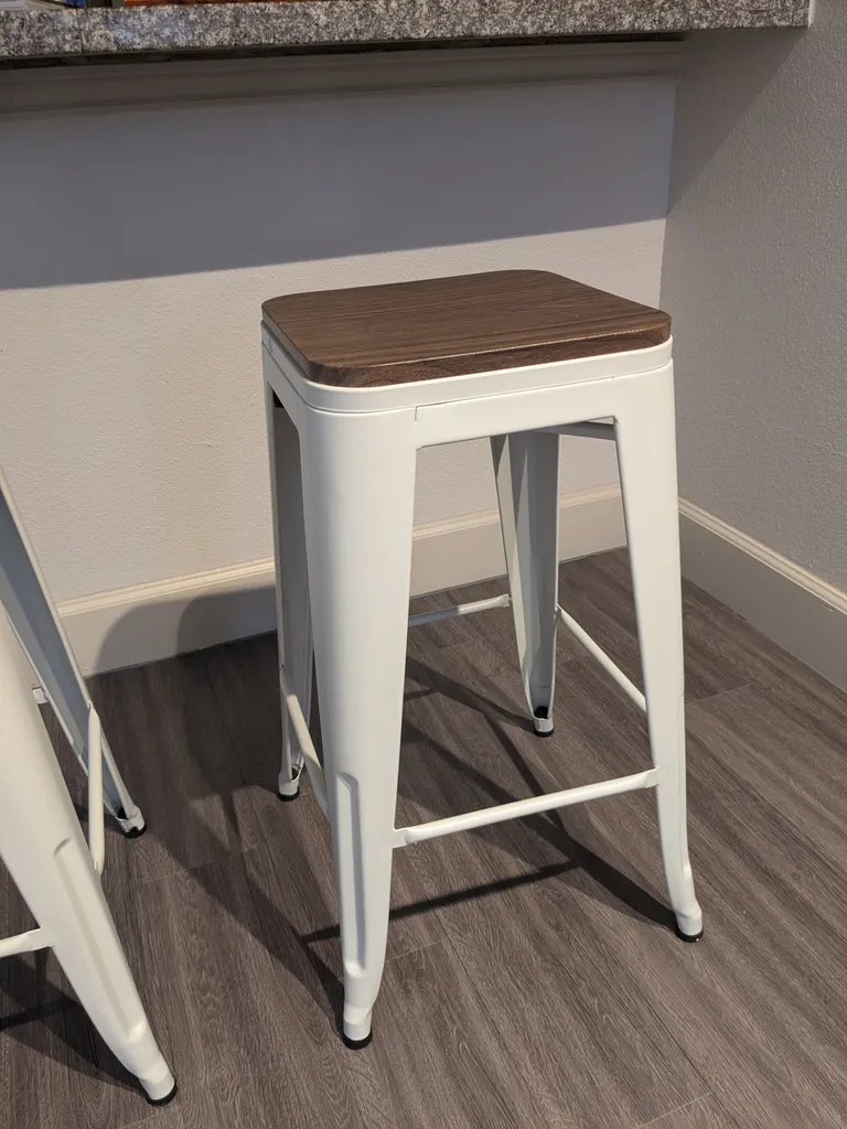 4 Bar Stools photo 1