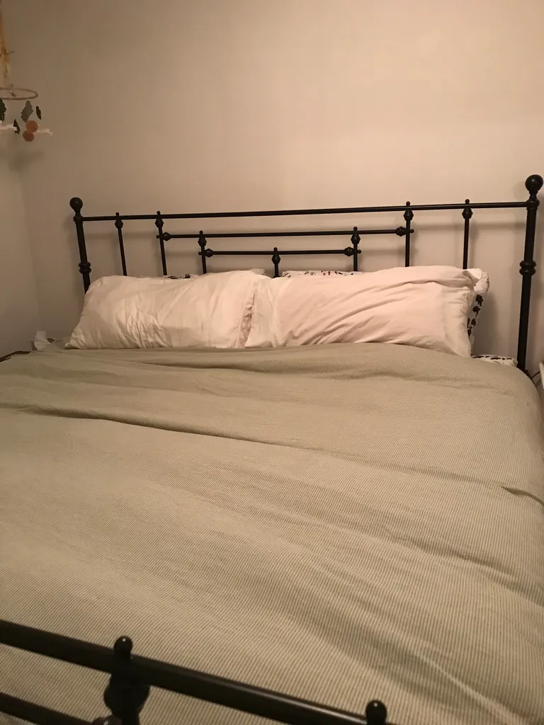 Antique style metal king bed frame & box spring photo 1