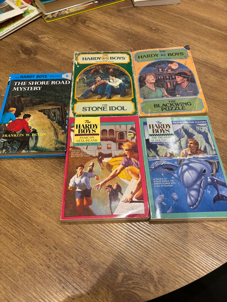 Hardy Boys Mystery Lot – 5 Vintage Books photo 1