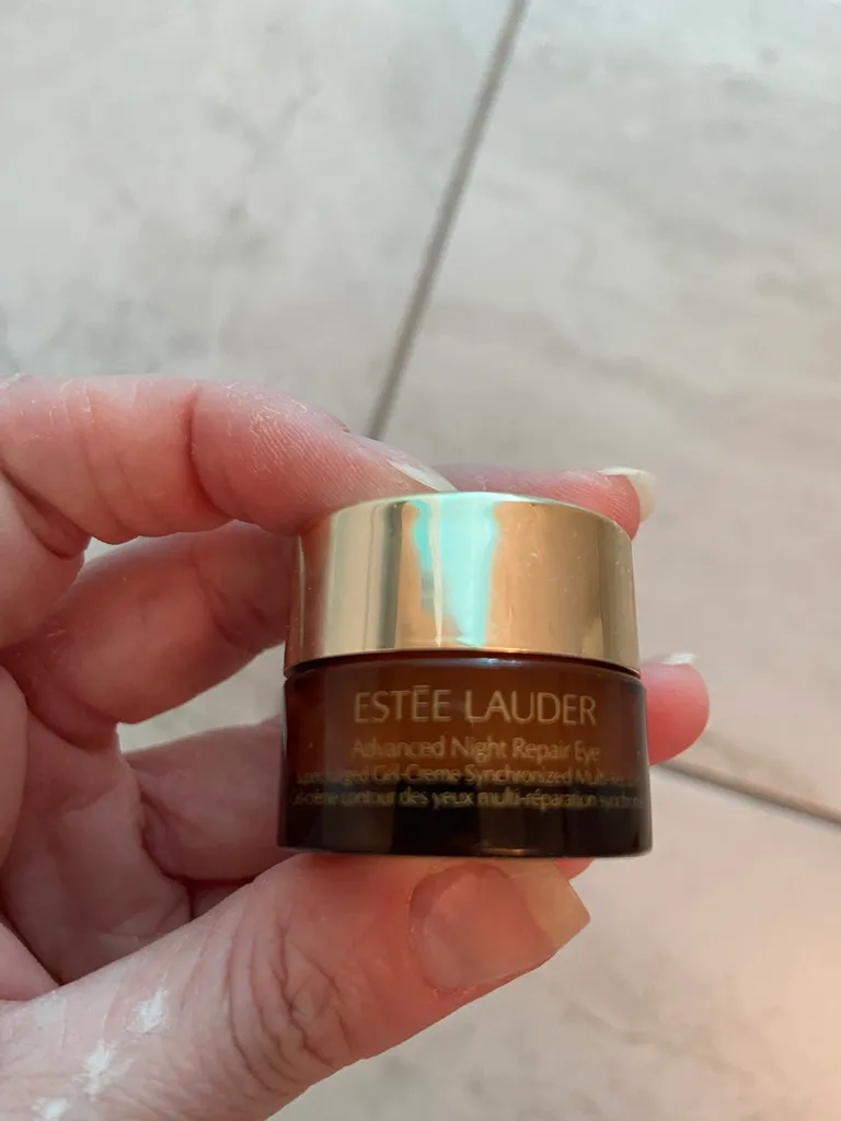 Estée Lauder eye cream photo 1