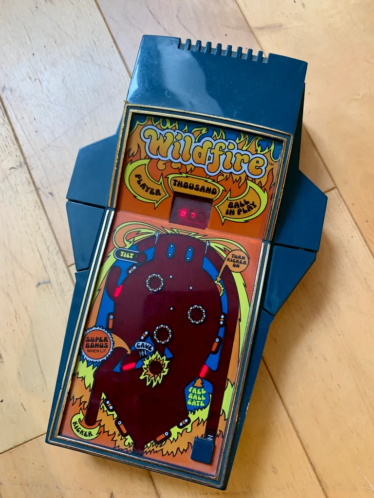 Vintage Pinball Machine Game photo 1
