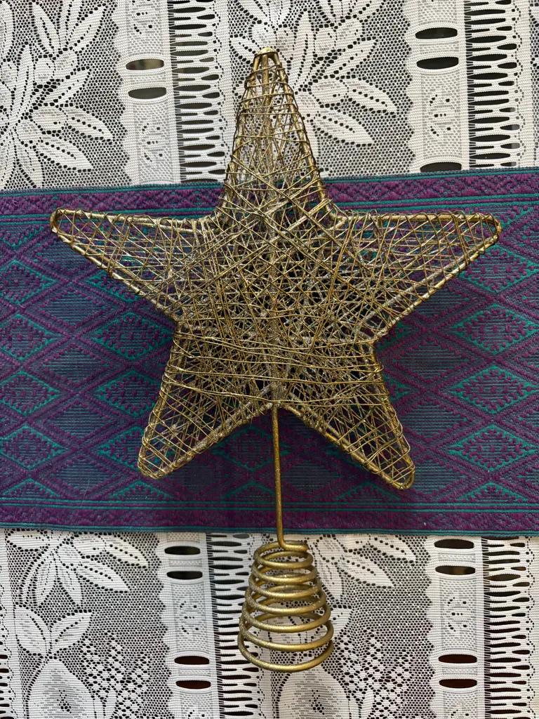 Gold Wire Star Christmas Tree Topper photo 1