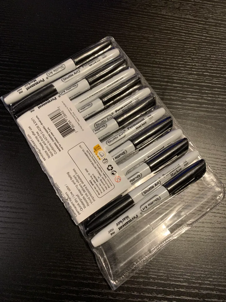 Permanent markers photo 1