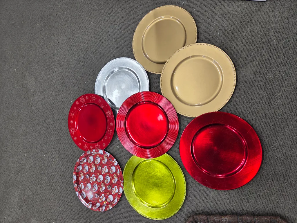 Plastic Decorative Plates "chargers"  photo 1