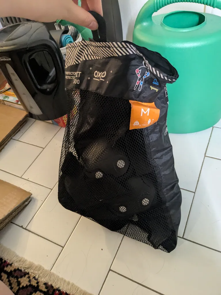 elbow and wrist pads size medium photo 1