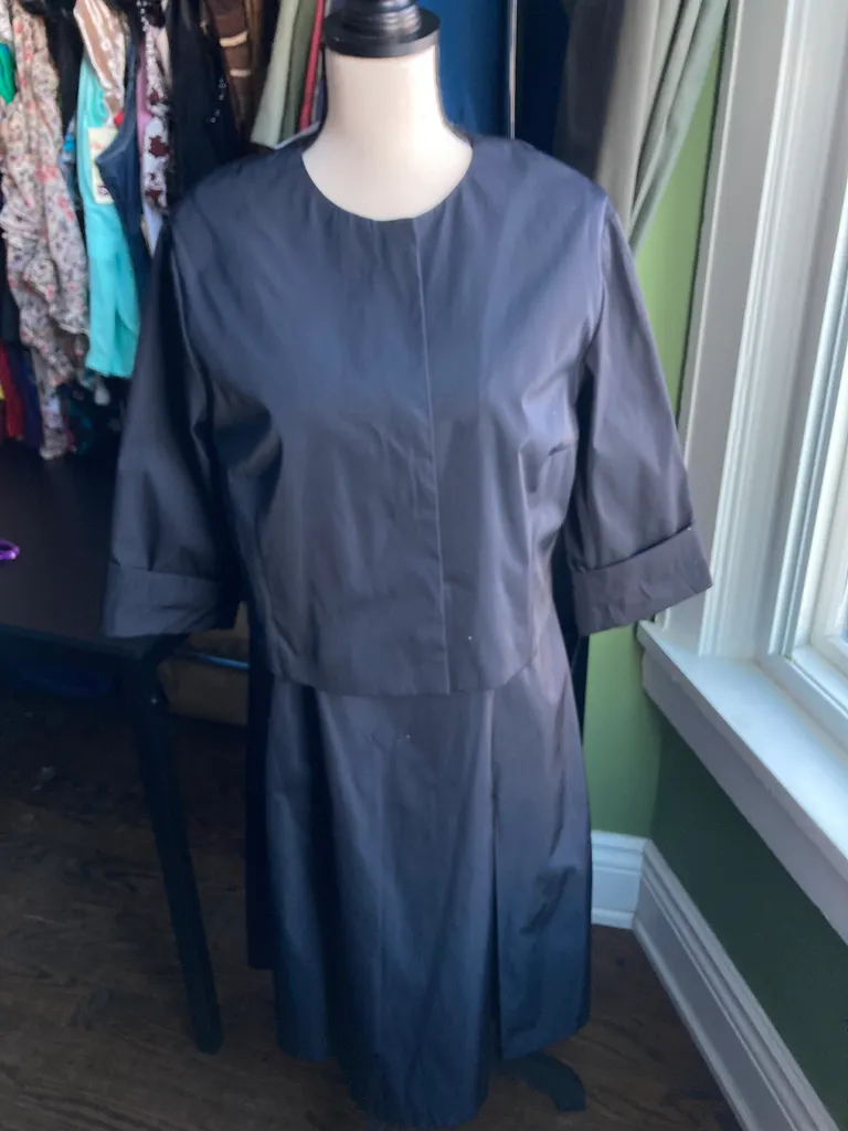 HUGO BOSS OUTFIT TOP AND SKIRT SIZE 8 photo 1