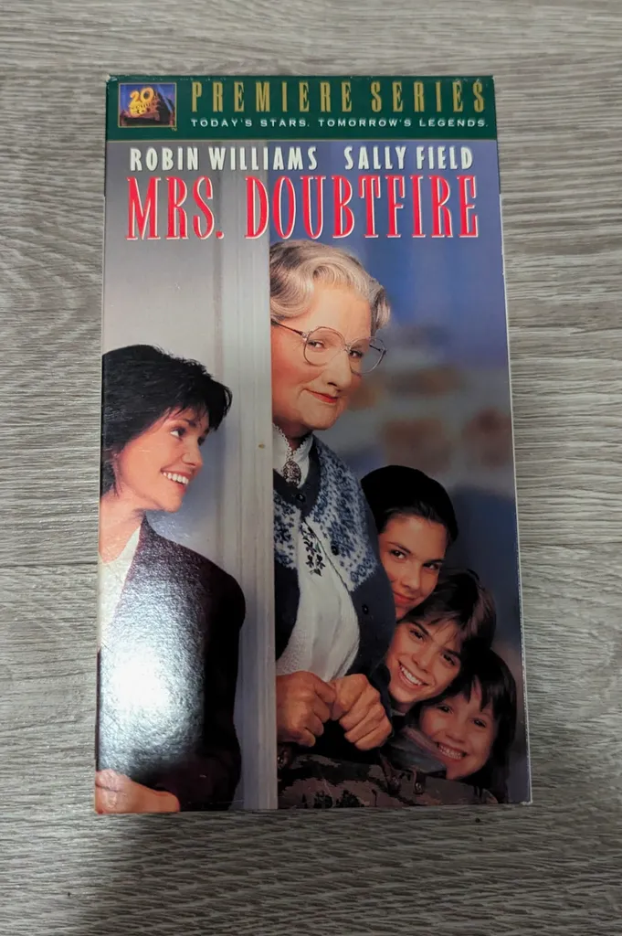 Mrs. Doubtfire VHS Tape Movie photo 1