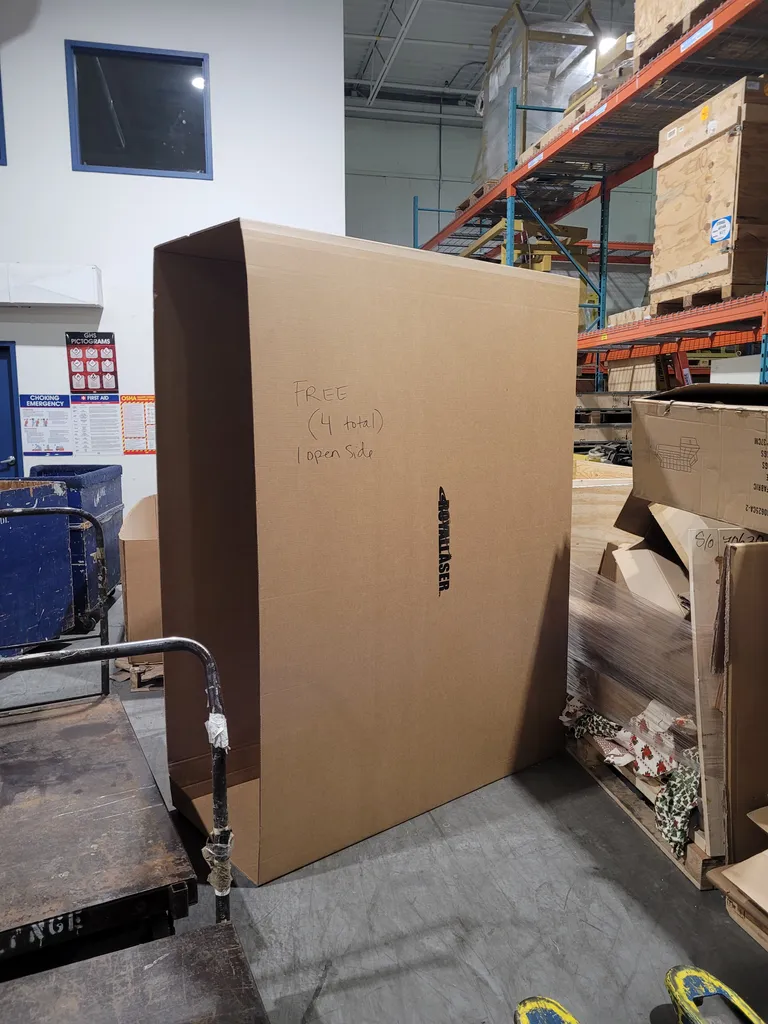 Massive cardboard  photo 1