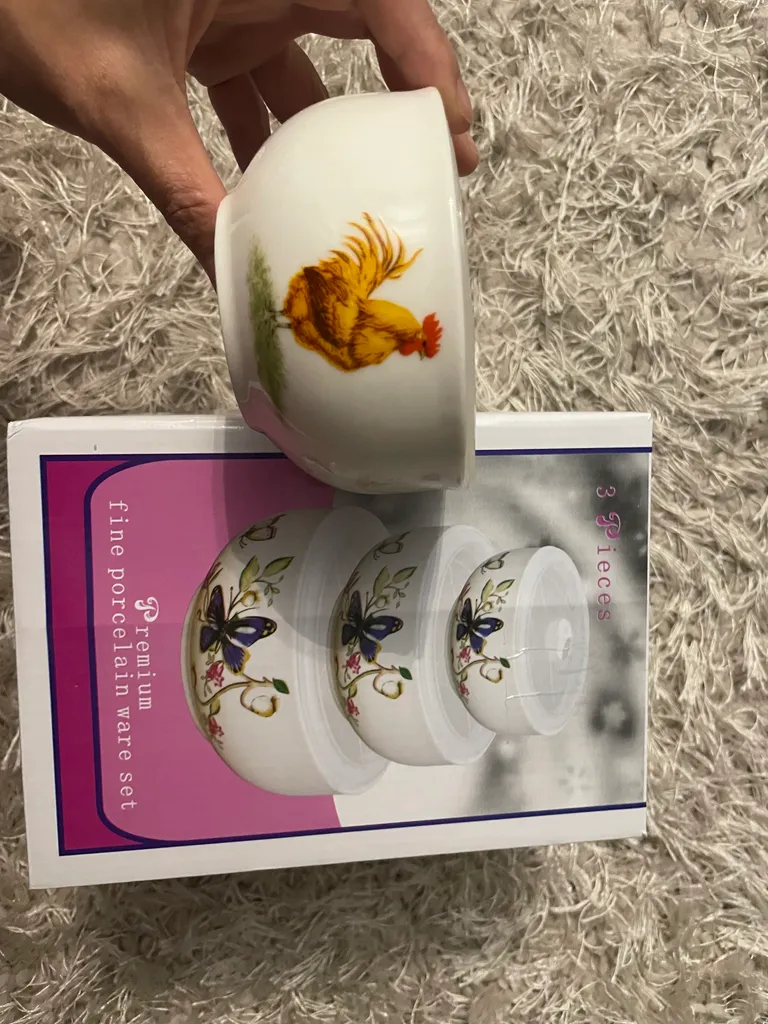 🎁 porcelain bowl set with vented lids. 3 bowls + 3 lids.  photo 1