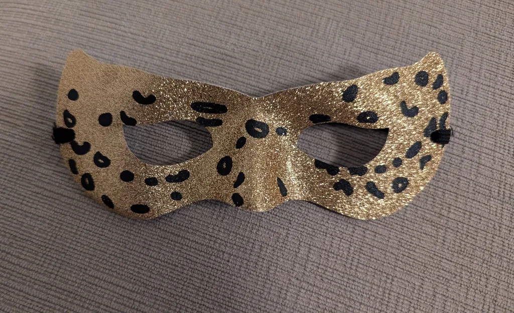 Brand New Gold Leopard Print Mask photo 1