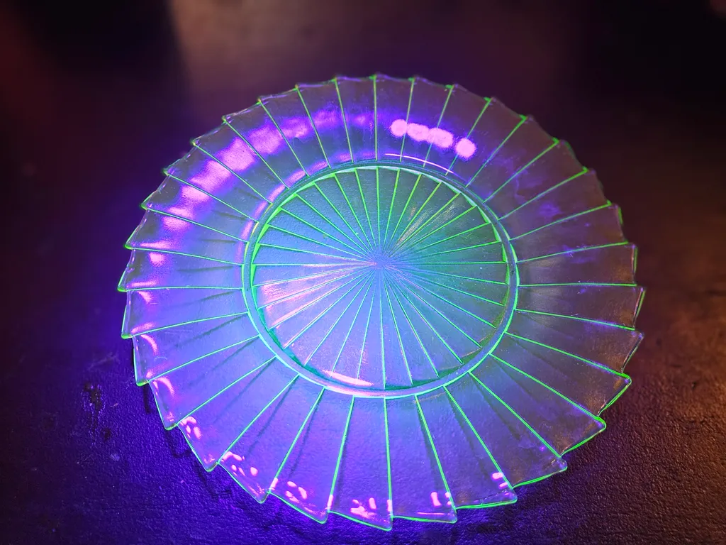 Uranium glass plate photo 1