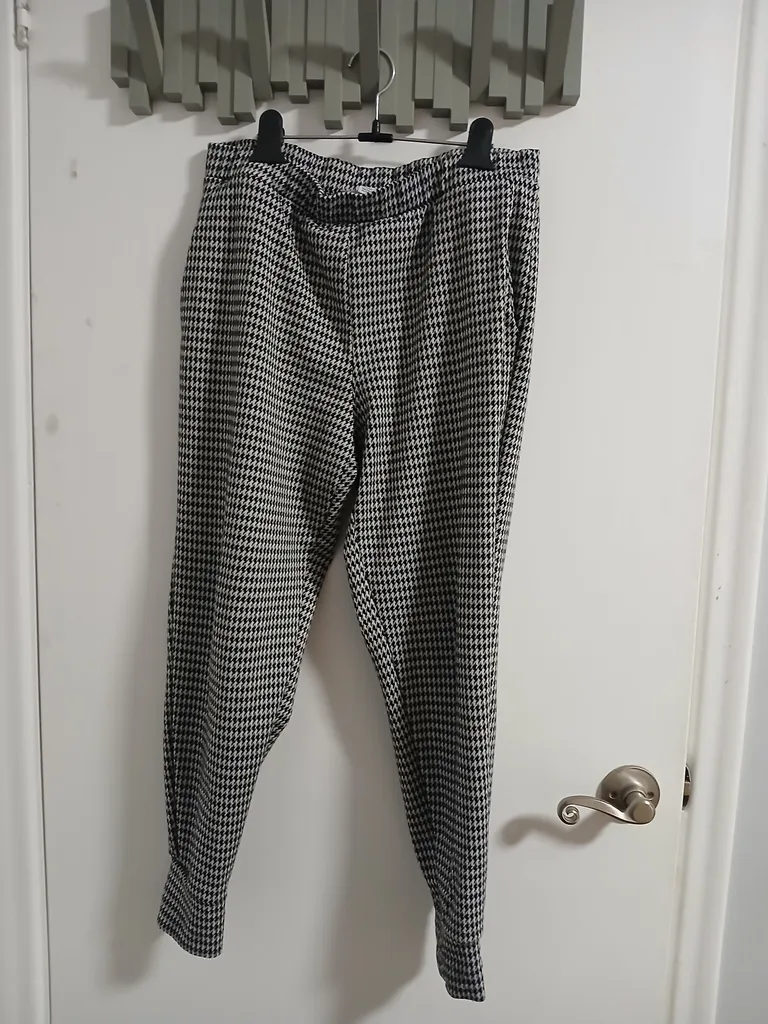 Checkered tapered chinos size L photo 1