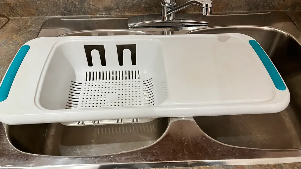  Chopping board and strainer in 1 photo 1