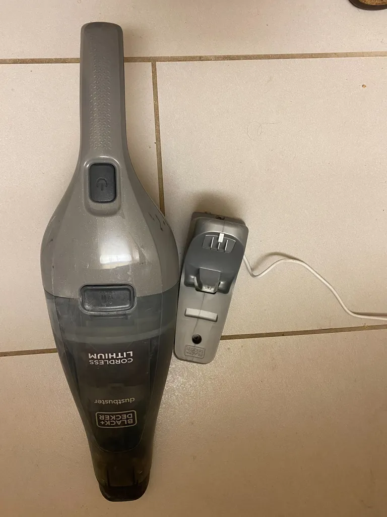 Black & decker cordless vacuum photo 1