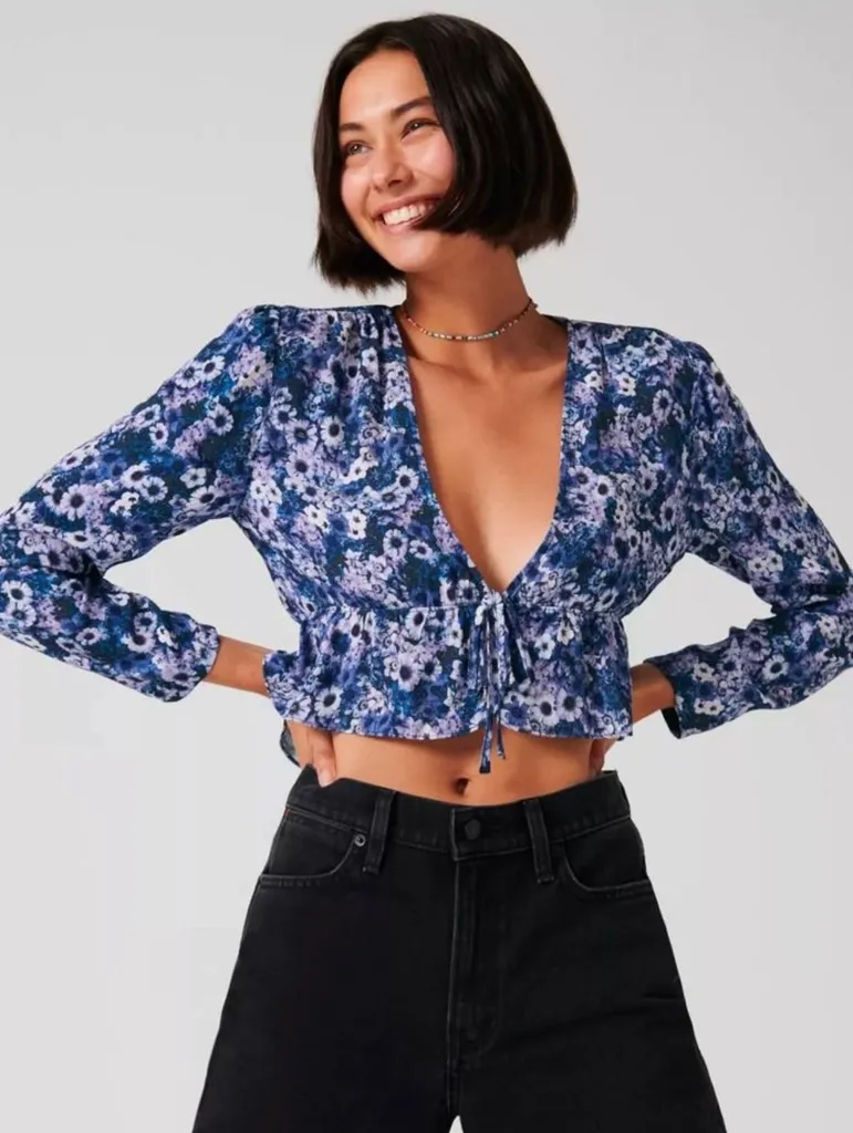 Aritzia - Sundays Best cropped tie front floral blouse photo 1