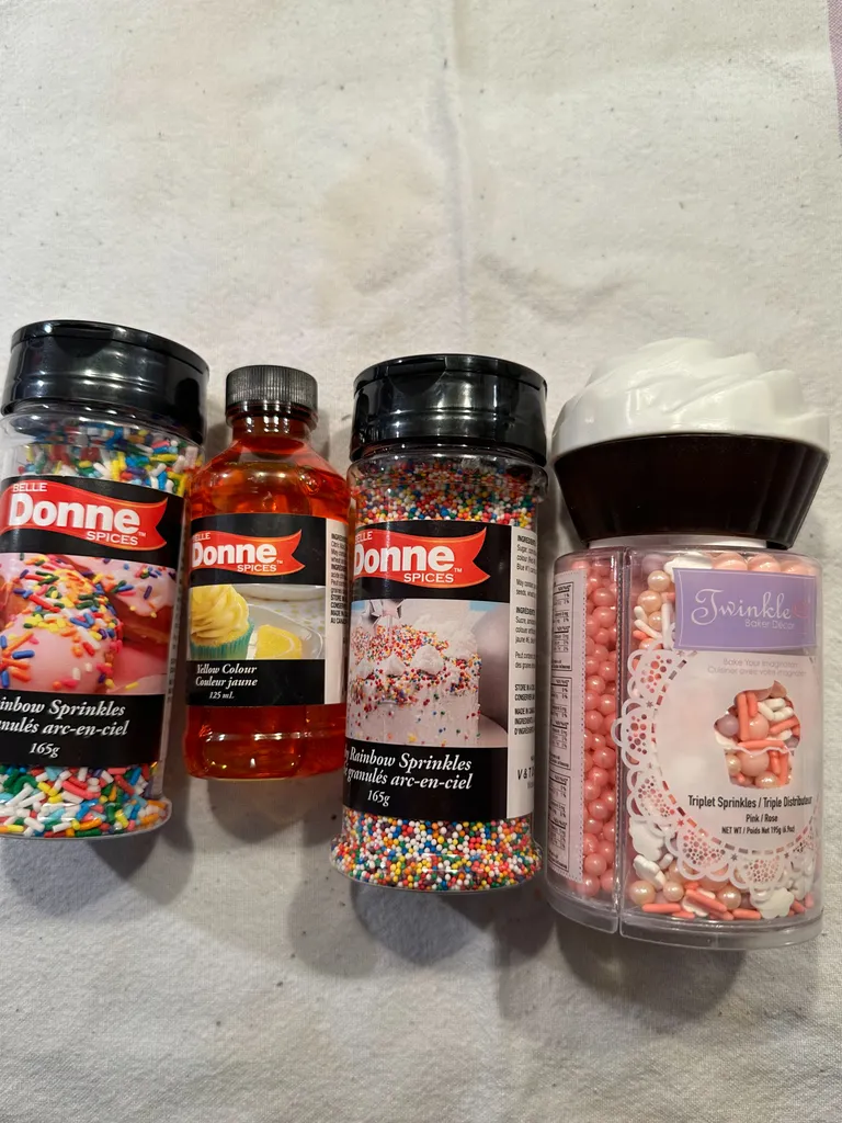 Sprinkles and food colouring  photo 1