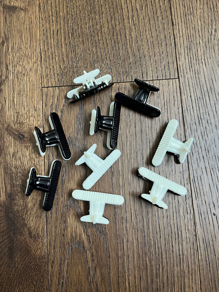 Airplane hair clips photo 1