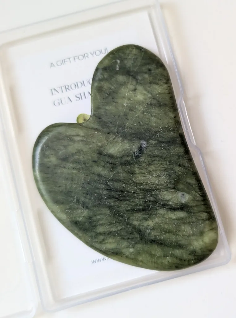 Gua sha stone photo 1