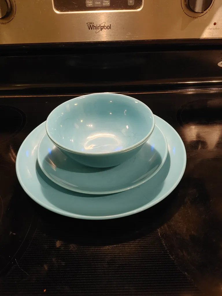 Ikea dish set  photo 1