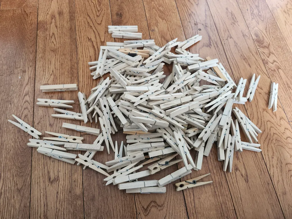 Clothing pins photo 1