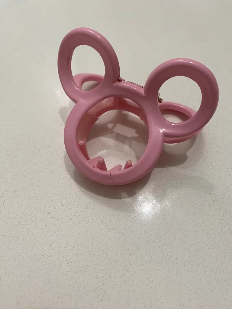 Pink hair claw clip photo 1