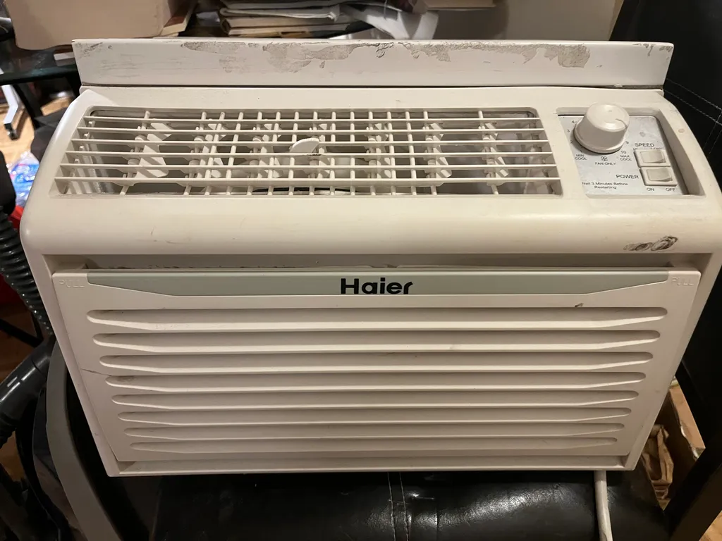 WINDOW A/C (AIR CONDITIONER) photo 1