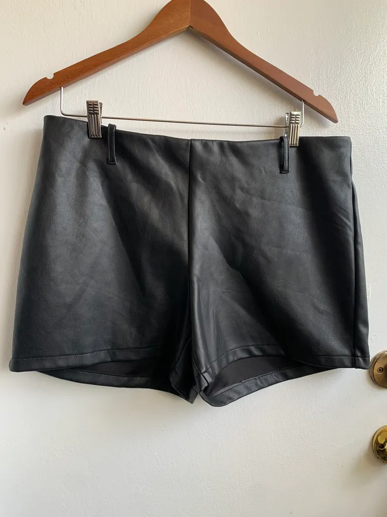 Stretchy faux leather black short shorts photo 1