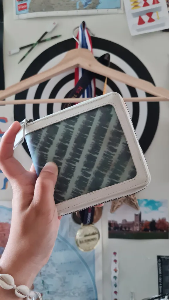 White leather wallet photo 1