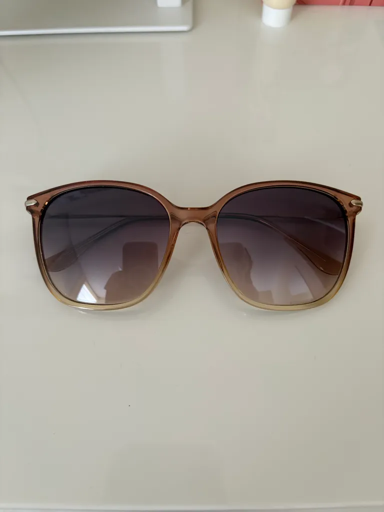 Roots Sunglasses photo 1