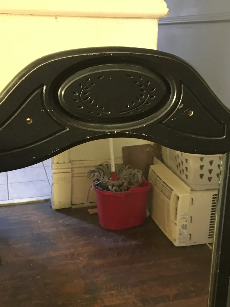 Folding 3 sided mirror photo 1