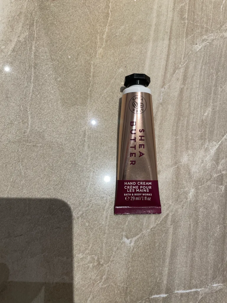 Bath and body shea butter hand cream  photo 1