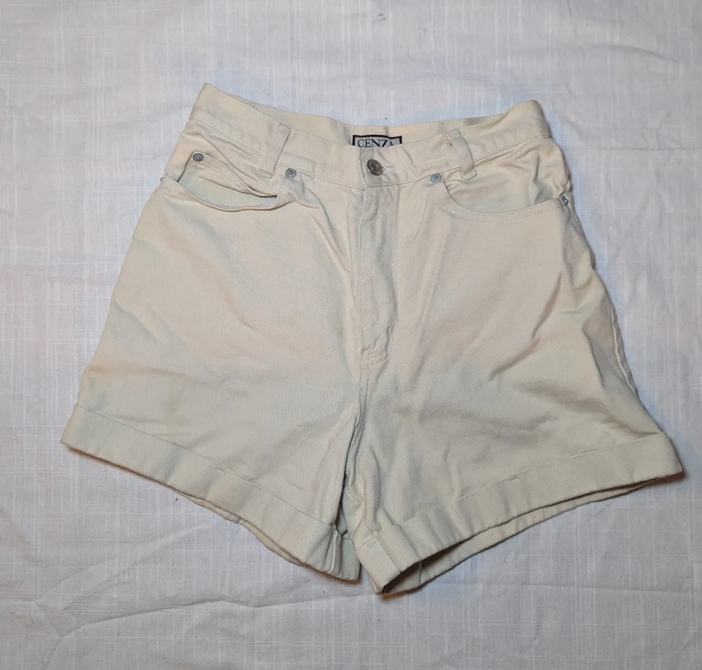 High waisted cream shorts photo 1