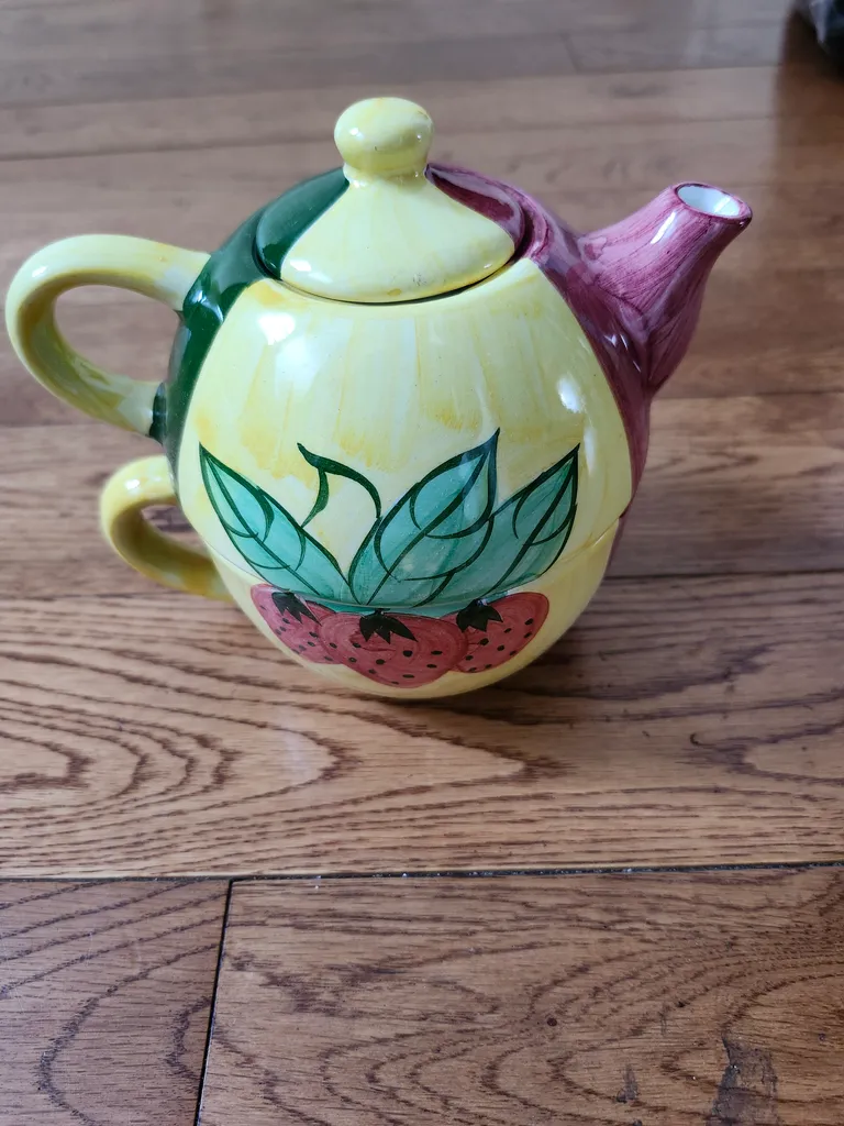 Hand painted Teapot and cup photo 1