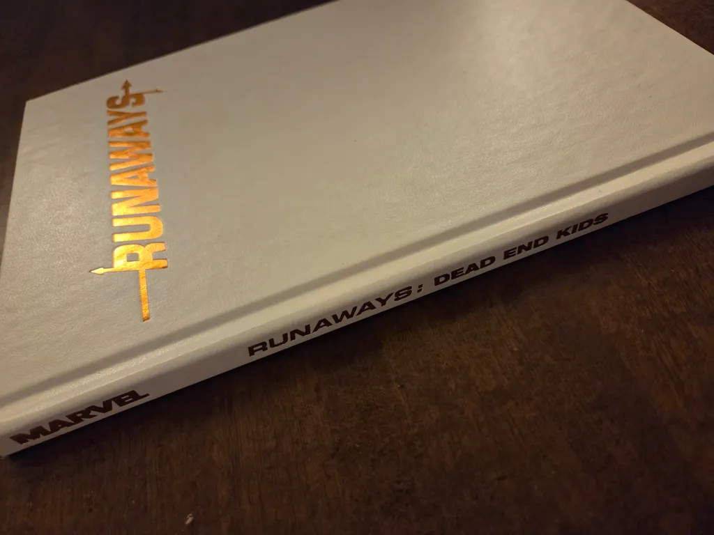 Runaways Marvel Comics Hardcover photo 1