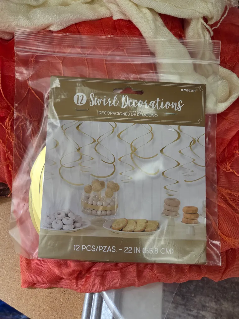 Golden party decor swirls photo 1