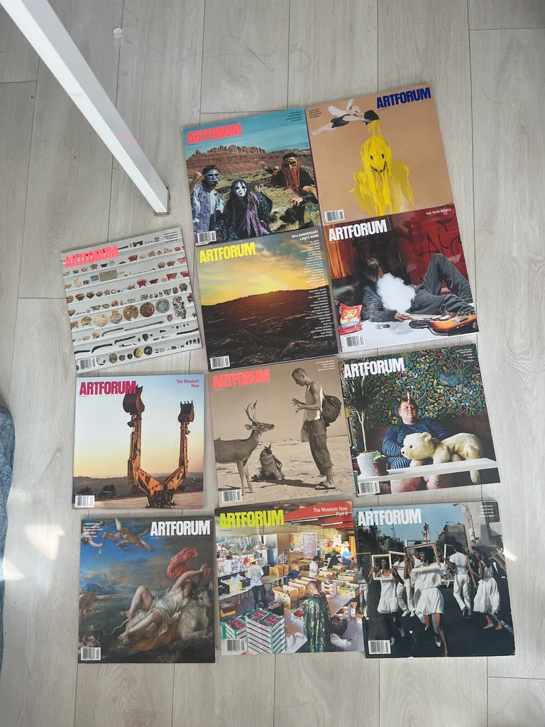 Art magazine/Books photo 1