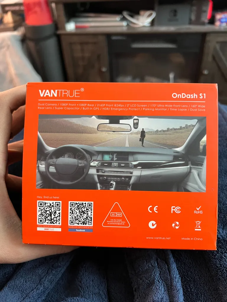 Vantrue front and rear dash cam photo 1