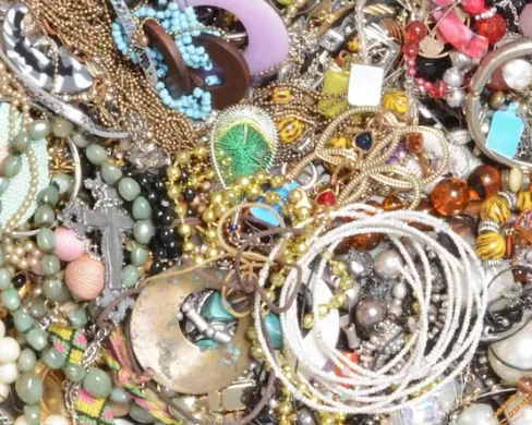 OLD AND BROKEN JEWELRY  photo 1