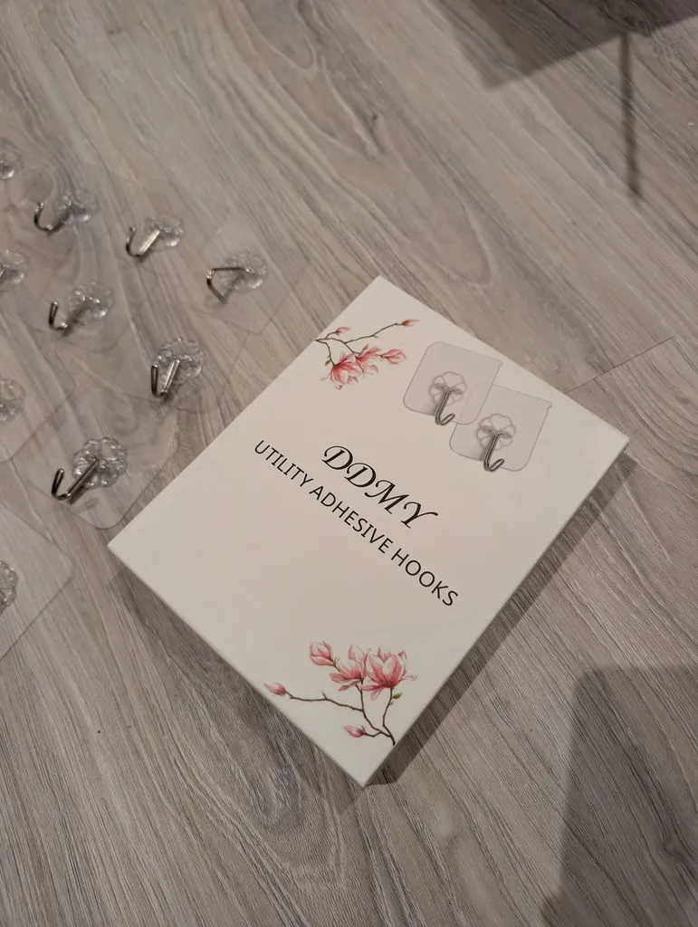 Adhesive hooks  photo 1