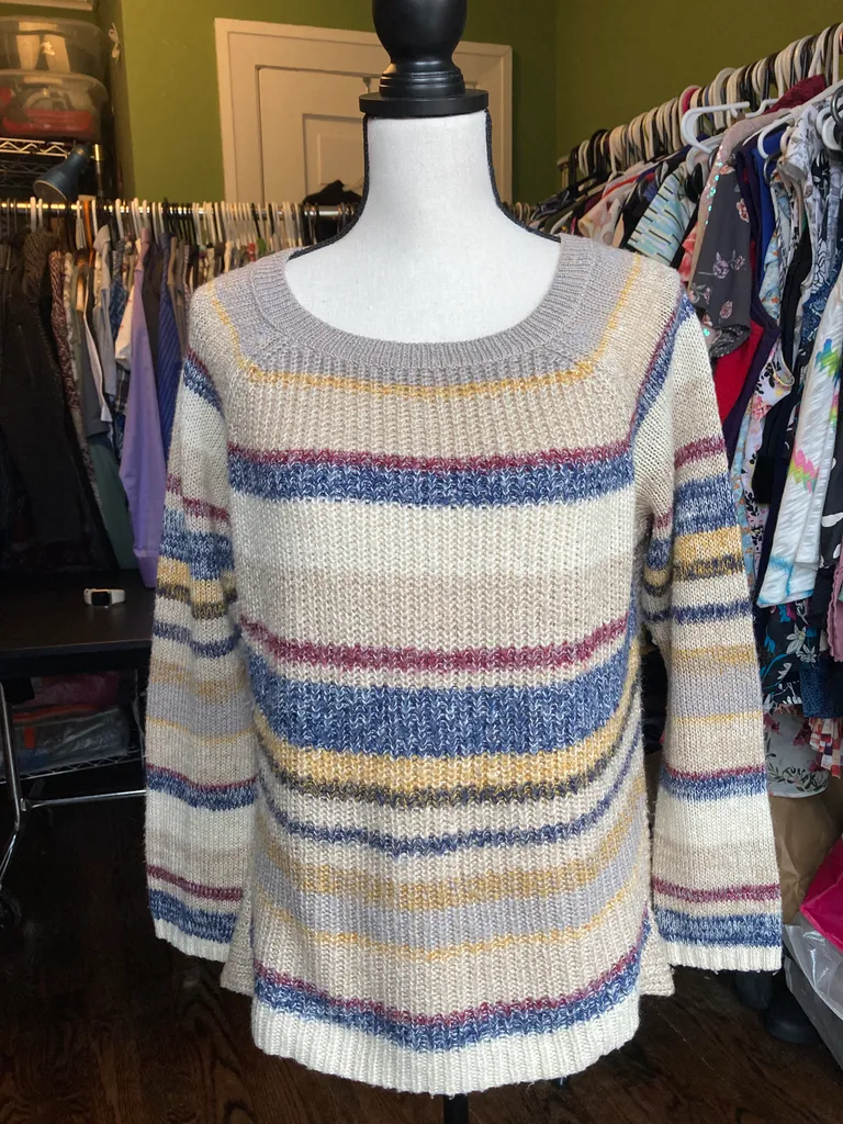 Jordach knit sweater size Large photo 1