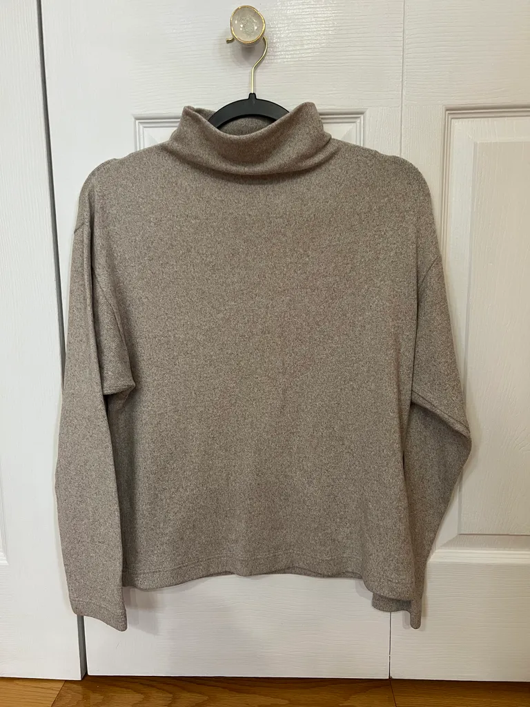Uniqlo Oatmeal Sweater, Small photo 1