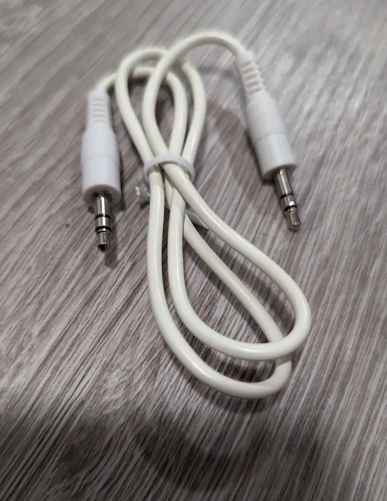 White Audio Cable  photo 1