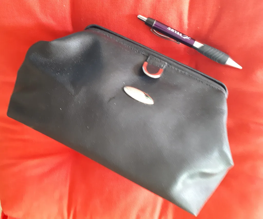 MAC make-up bag photo 1