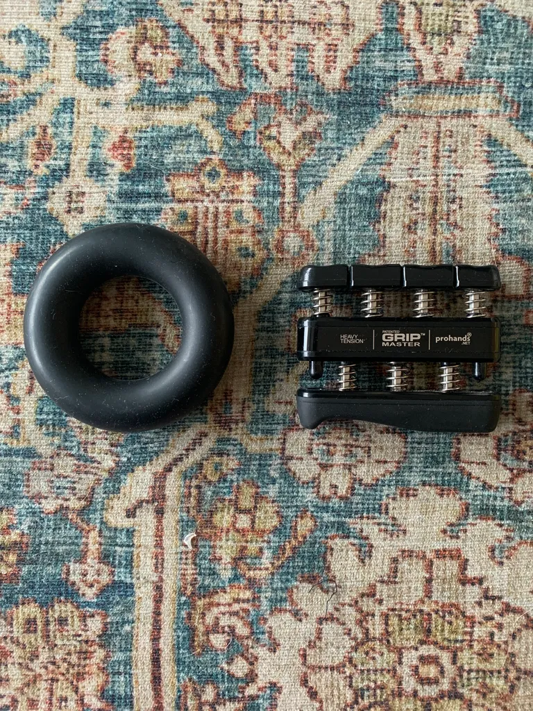 Rock climber grip trainers photo 1