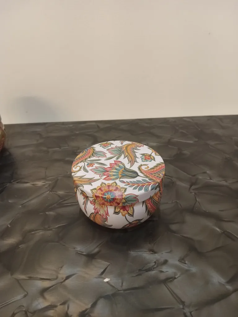 English pear and freesia candle  photo 1