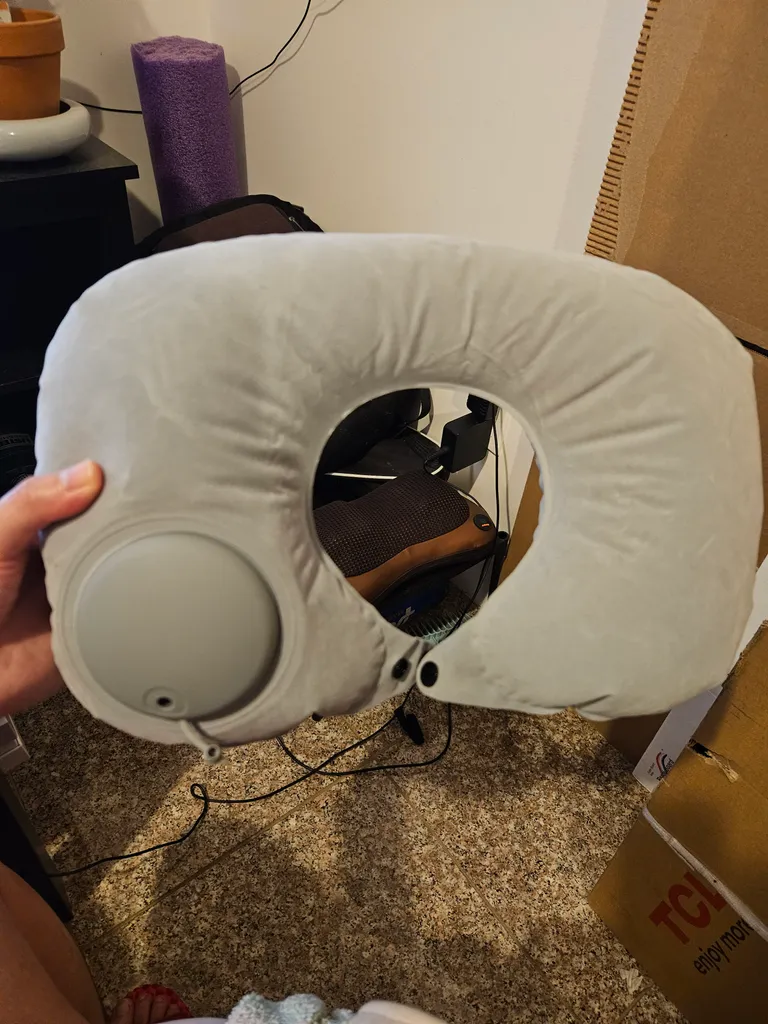 New Inflatable Travel Pillow photo 1