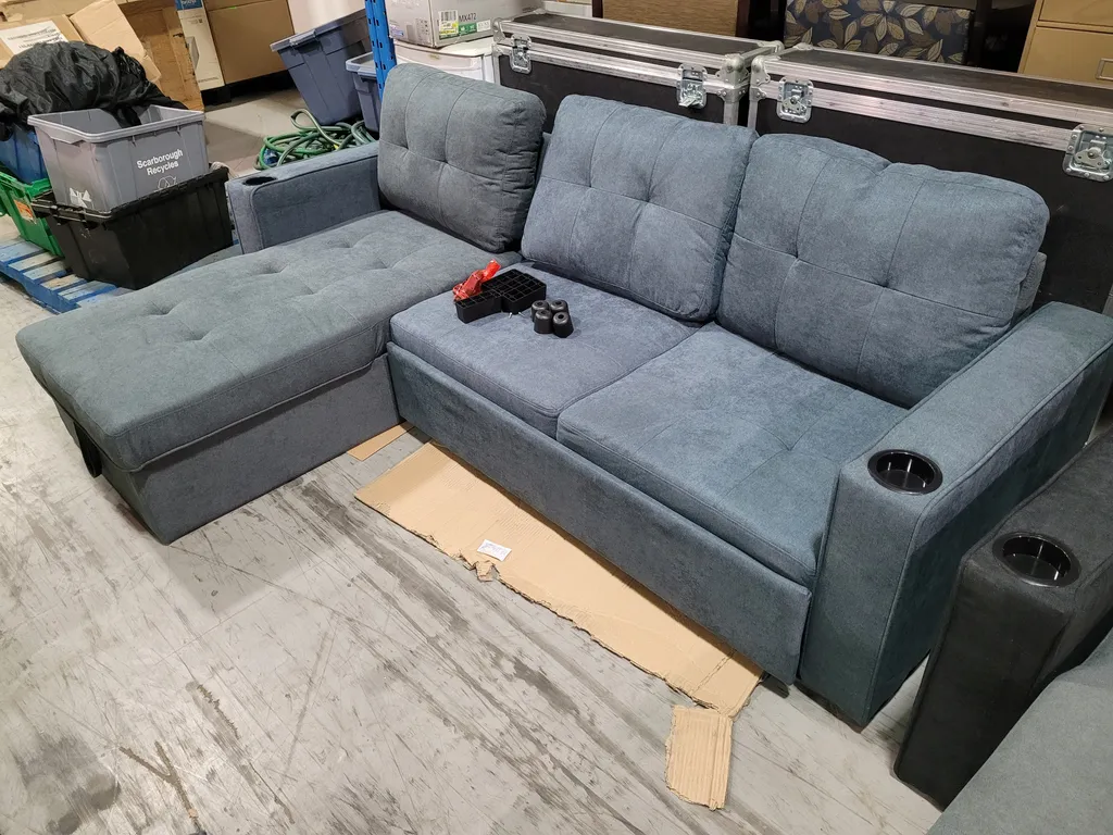 L shape Couch with pull out ottoman  photo 1